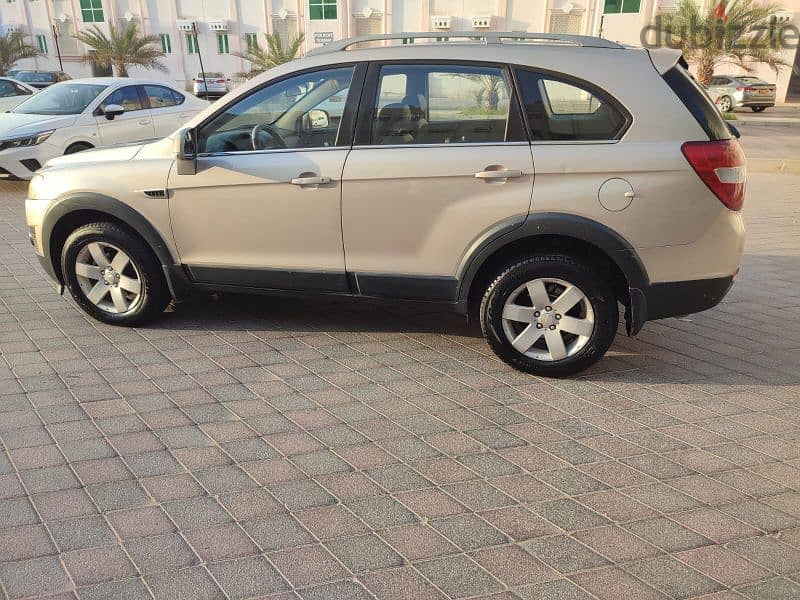 Chevrolet Captiva 2011 2.4 CC family use car 3