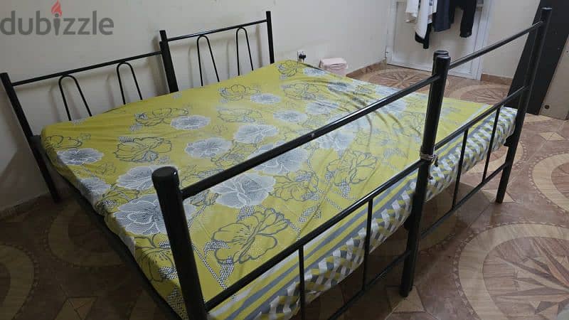 iron bed 0