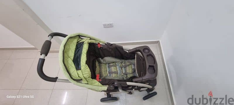 car seat and buggy stroller 0