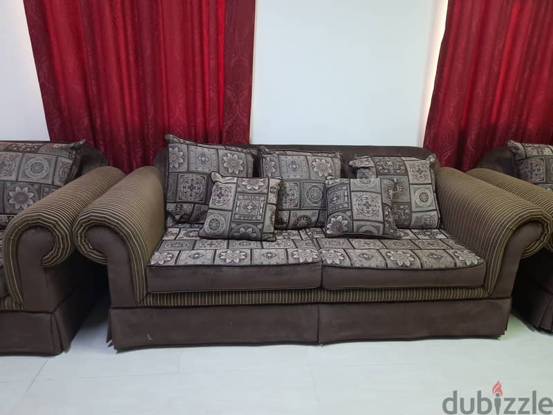 Used sofa 3+1+1 in good condition ideal for large halls. 1