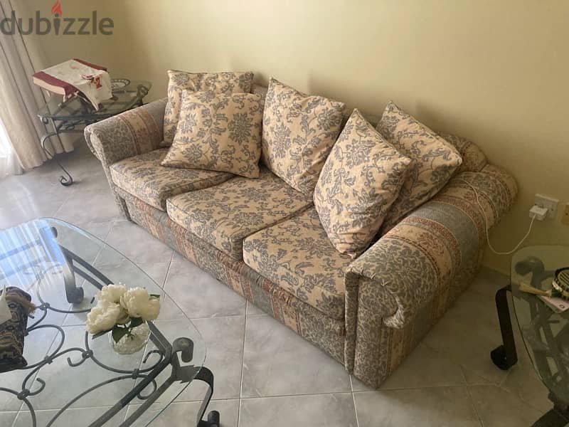 sofa ,glass table ,side bed table for sale Al qurom very clean excelln 2