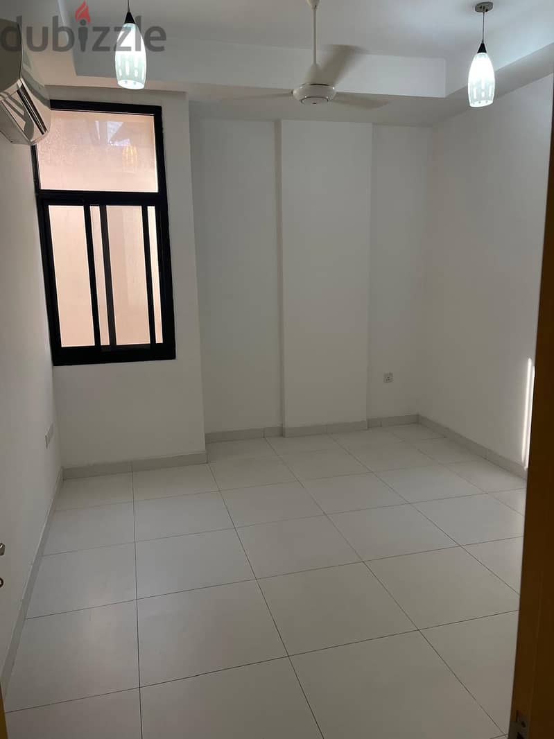 شقة للايجار في غلاء التجارية /FLAT FOR RENT IN GHALA 2