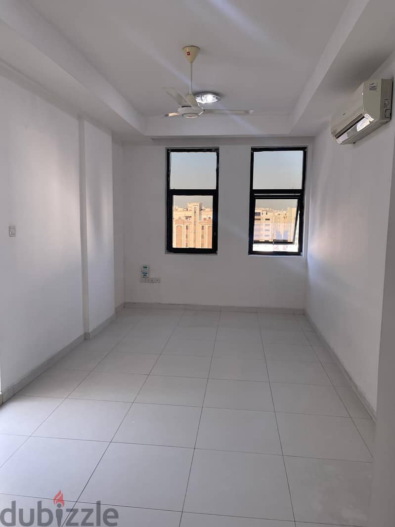 شقة للايجار في غلاء التجارية /FLAT FOR RENT IN GHALA 4