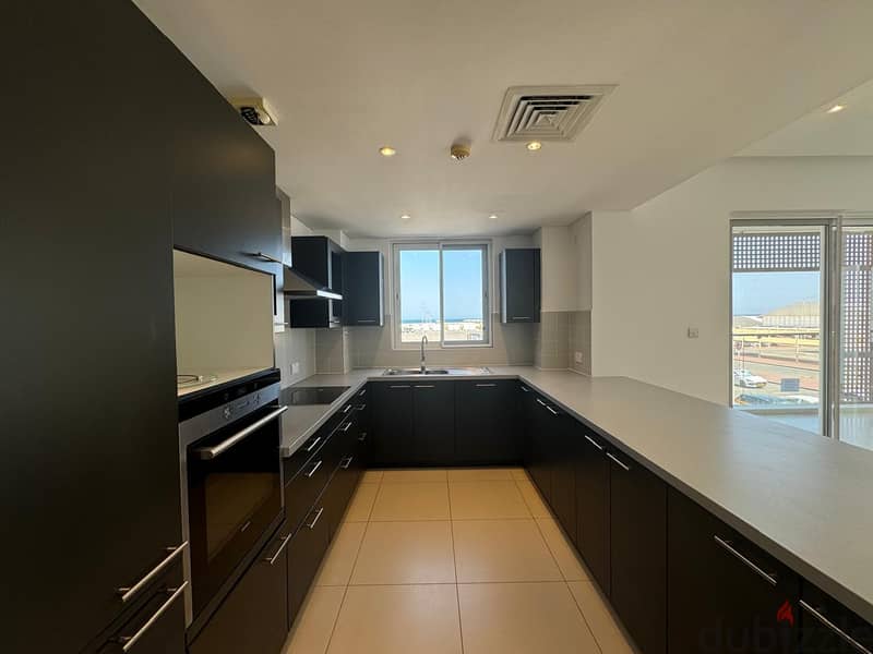 2 BR Spacious Apartment in Al Mouj with Sea Views 4