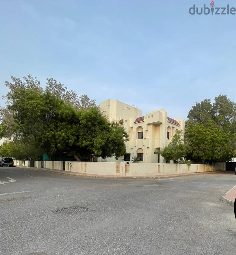 "SR-GF-417 Wide villa to let in Al Mawaleh north. Compound, Good qual 2