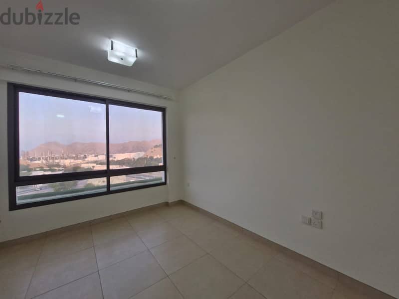 3 BR + Store Room Excellent Apartment in Qurum – Spacious w/ PDO View 8