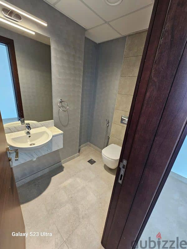 Luxurious 2-Bedroom Apartment with Maid’s Room in Muscat Hills 10