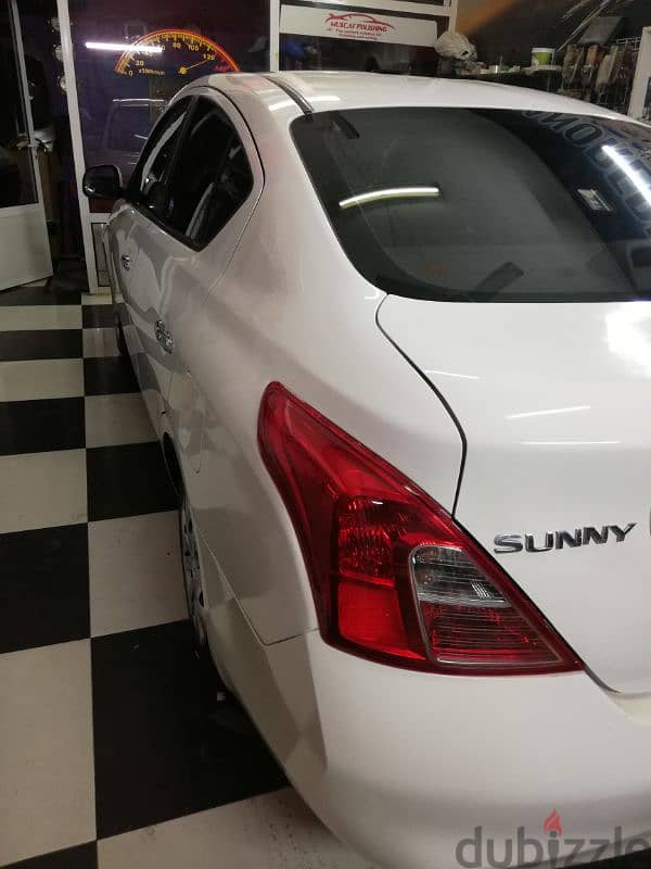 Nissan Sunny 2012 4