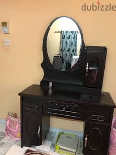 dressing table and wardrobe for sale 0