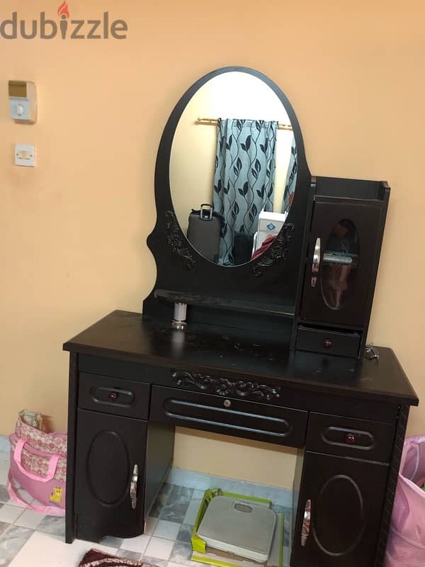 dressing table and wardrobe for sale 1