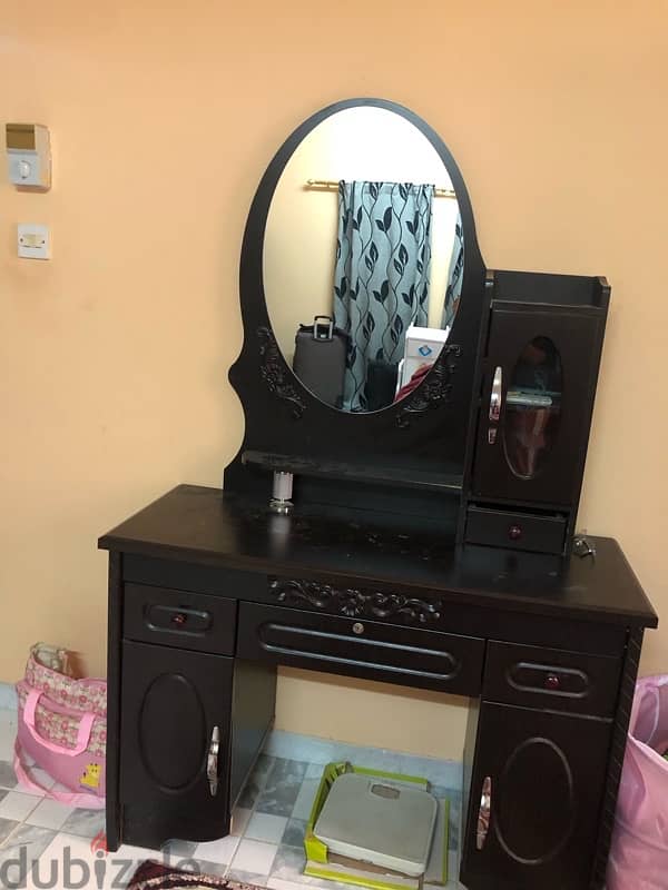 dressing table and wardrobe for sale 3