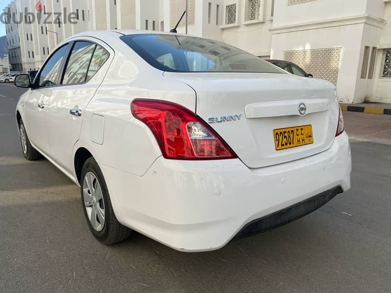 Nissan Sunny 2018 4