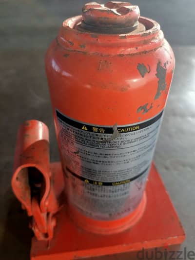 Vehicle  hydraulic bottle jack