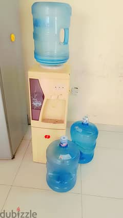 water dispenser with Oasis 3 water bottle 0