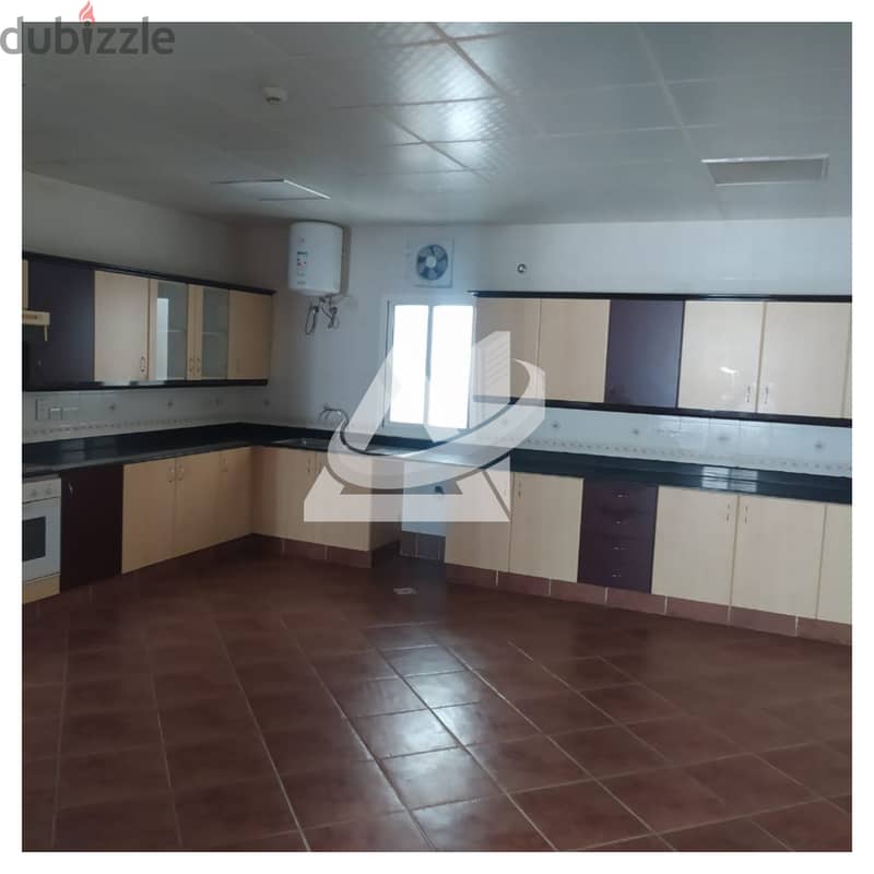 ADA607** Sapcious 3BHK Penthouse flat For rent in khuwair 5