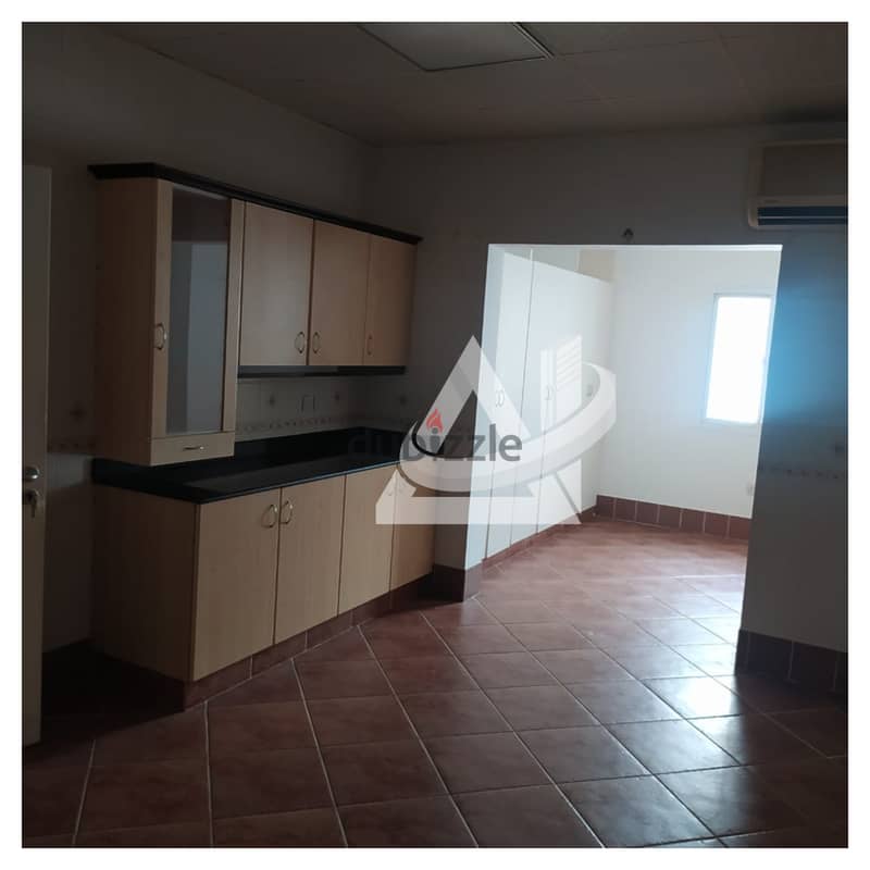 ADA607** Sapcious 3BHK Penthouse flat For rent in khuwair 6