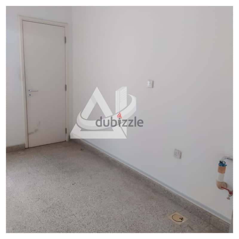 ADA607** Sapcious 3BHK Penthouse flat For rent in khuwair 8