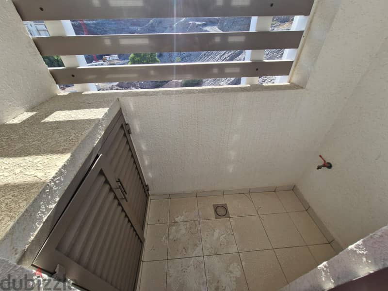 2 BR Excellent Apartment in Ruwi 6