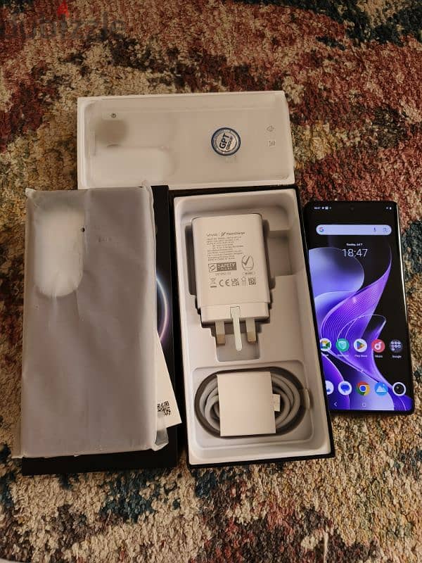 Vivo v40 256gb 12+12gb new condition 4