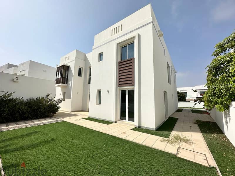 4 Bedroom Villa with Private Pool for Rent in Al Mouj 1