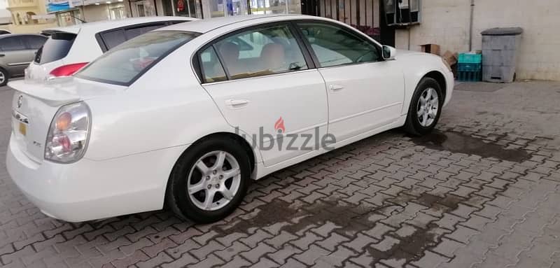 Lady using Nissan Altima 2007 for Sale 1