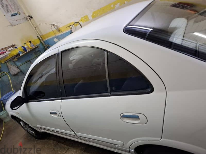 Nissan Sunny 2010 3