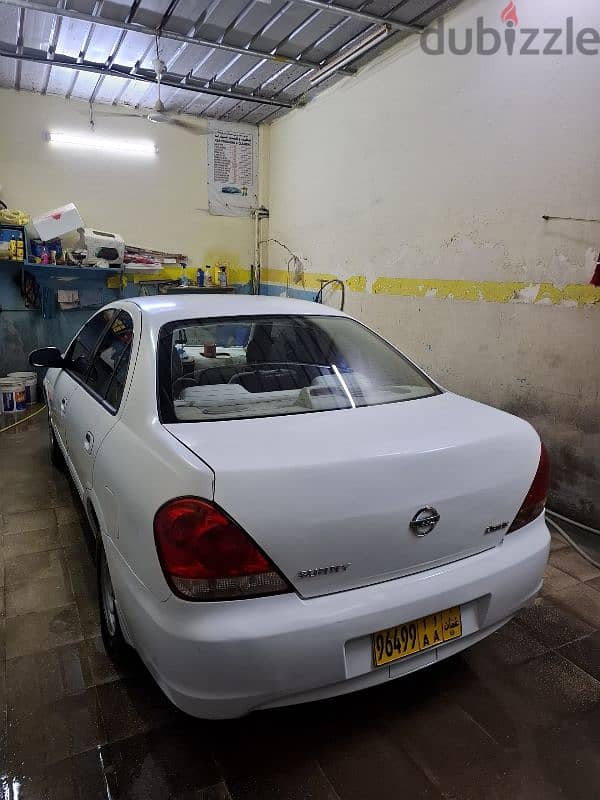 Nissan Sunny 2010 4