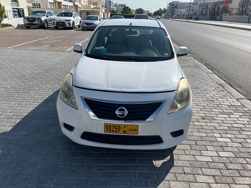 Nissan Sunny 2012 4