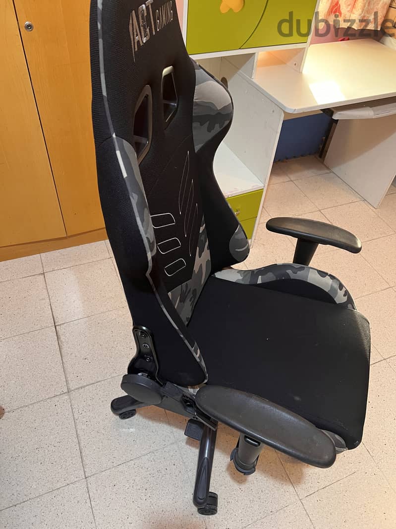 Home center chair . . . good condition 1