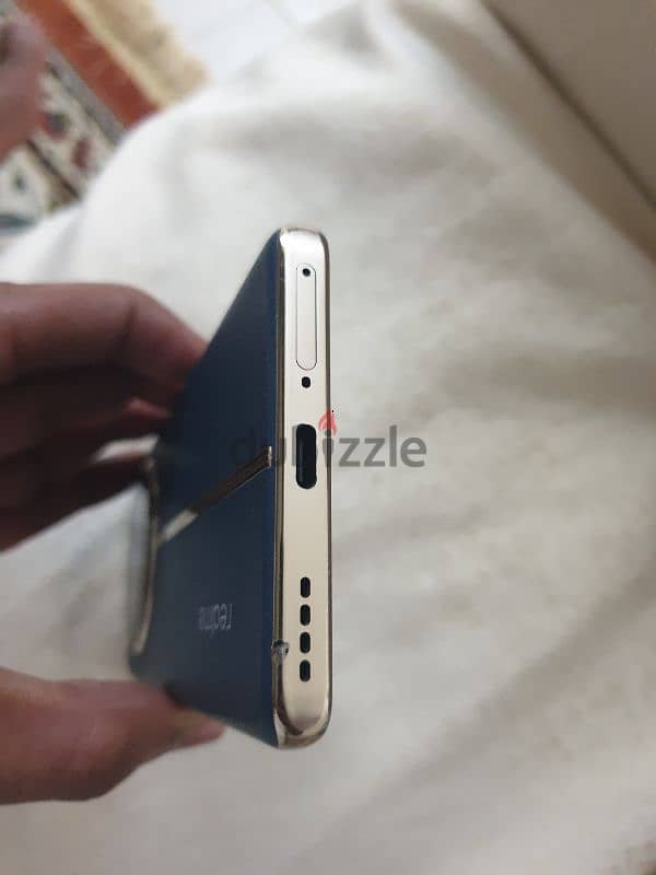 للبيع هاتف Realme 12 Pro 5G 4