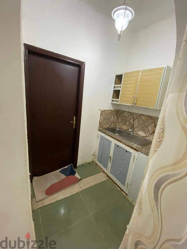 استديو للايجار في الخوير Studio for rent in Al Khuwair 4