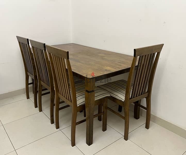 Dining Table six seater with 4 free chairs 0