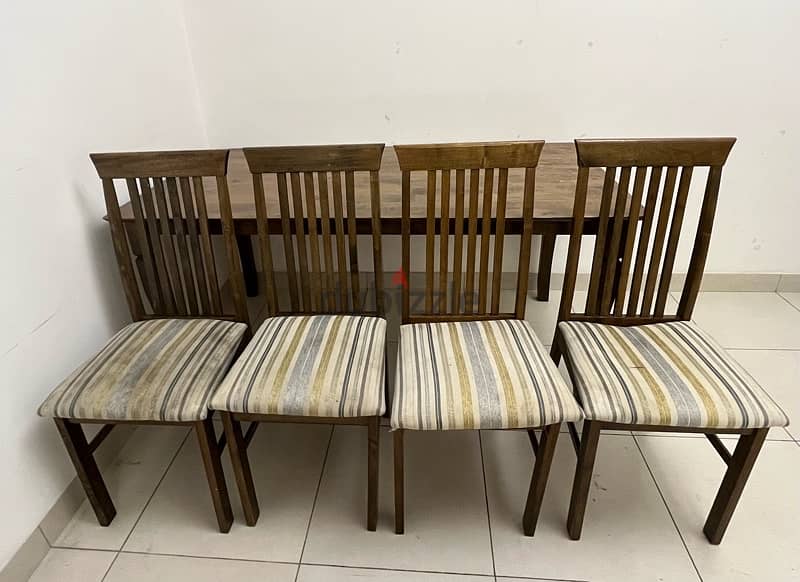 Dining Table six seater with 4 free chairs 4