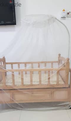 Baby's wooden cradle 0