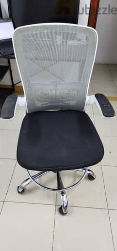 good condition chair 0