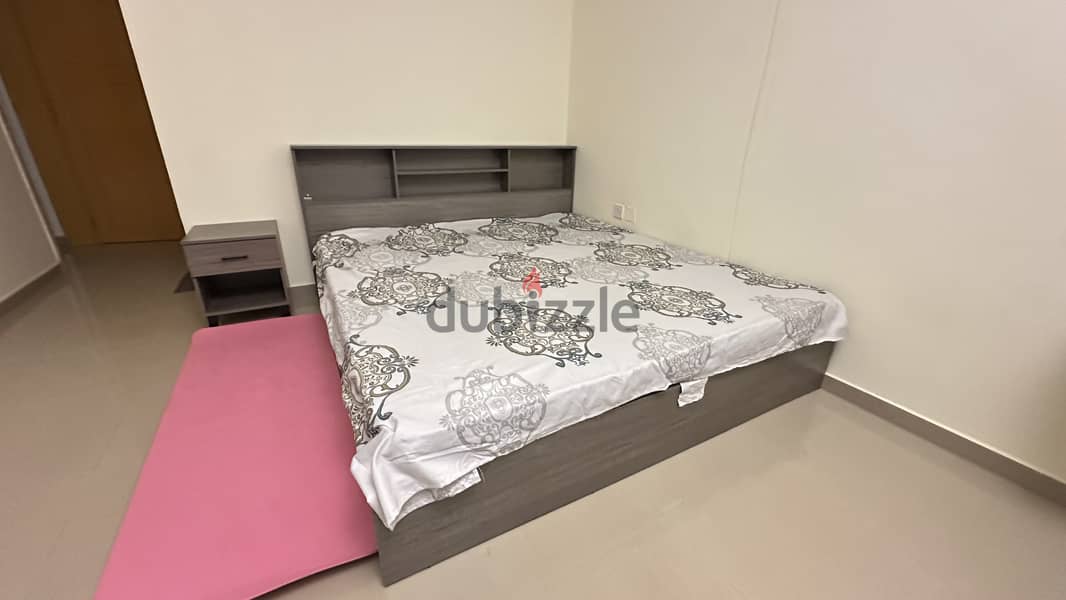 King Size Bed Set for Sale – Grey (180x200 cm) | سرير كبير مع طقم كام 1