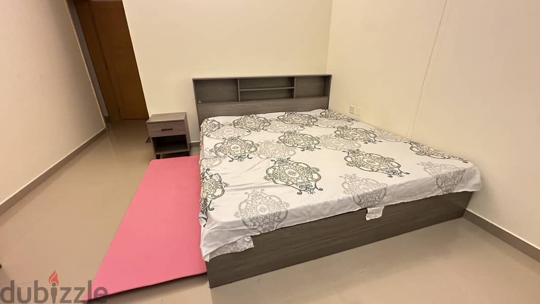 King Size Bed Set for Sale – Grey (180x200 cm) | سرير كبير مع طقم كام 8