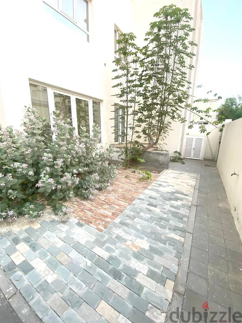 "SR-AK-638 *For Rent: Spacious Commercial Villa in Al Mawaileh South! 2