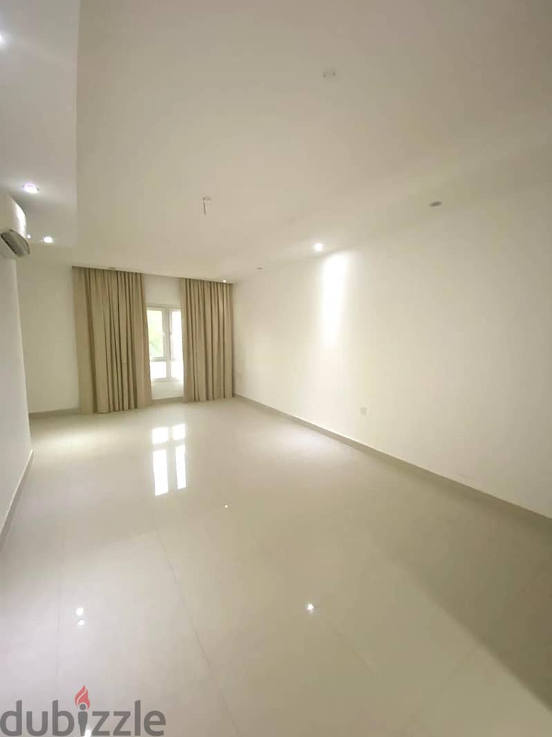 "SR-AK-638 *For Rent: Spacious Commercial Villa in Al Mawaileh South! 4