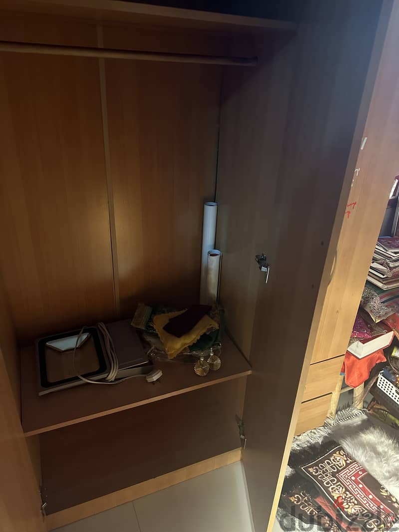 3 door wardrobe for sale in Ghubrah 1