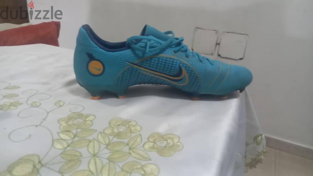 Barely used football shoes- good condition 0