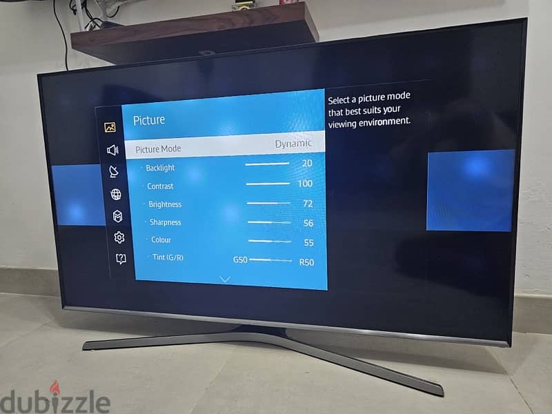 50inchs Samsung smart tv 4