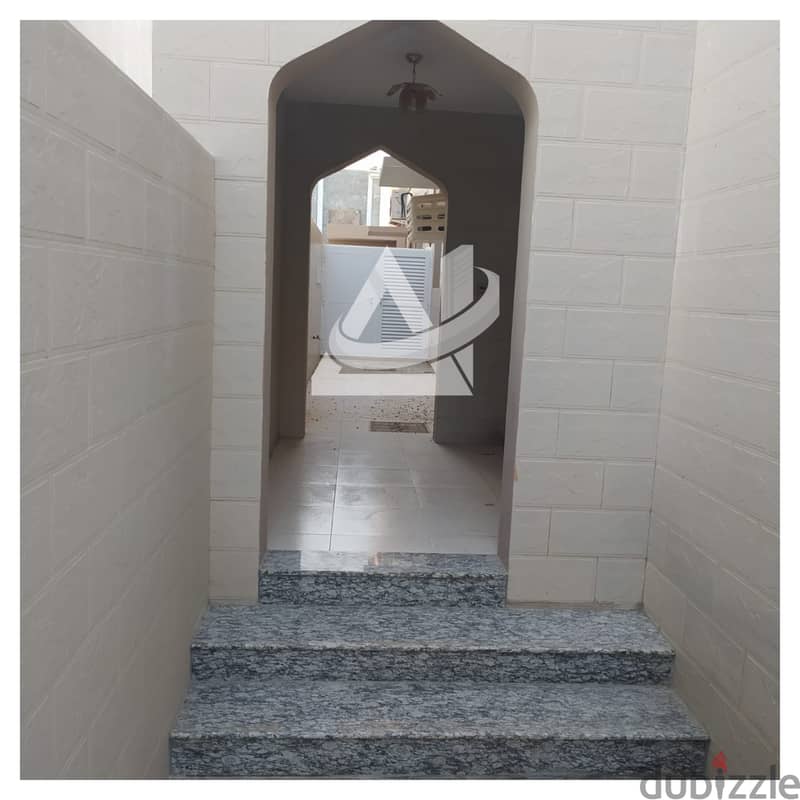 ADV301**Beautiful 4 bedrooms 5 toilets +Maid room attached villa for R 2