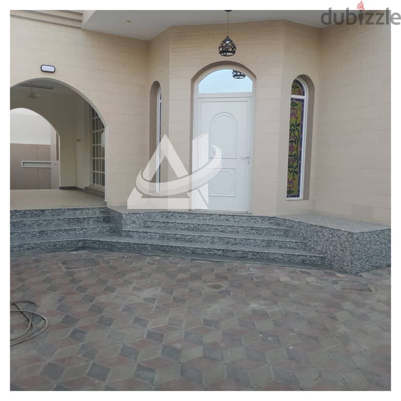 ADV301**Beautiful 4 bedrooms 5 toilets +Maid room attached villa for R 3