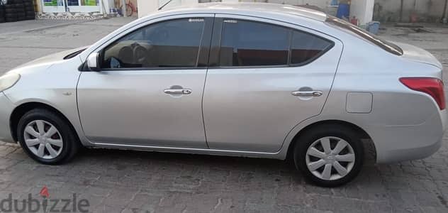 Nissan Sunny 2012