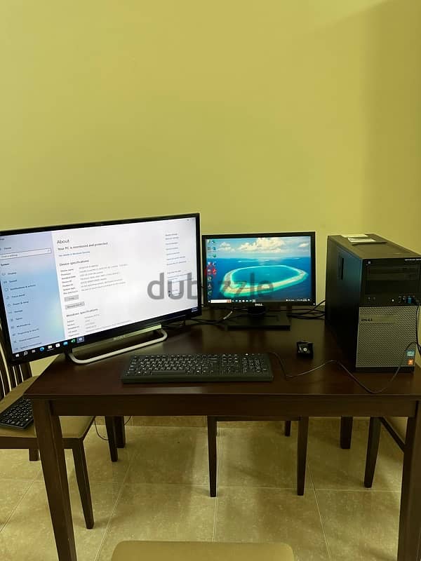 Desktop PC with multiple screens 1