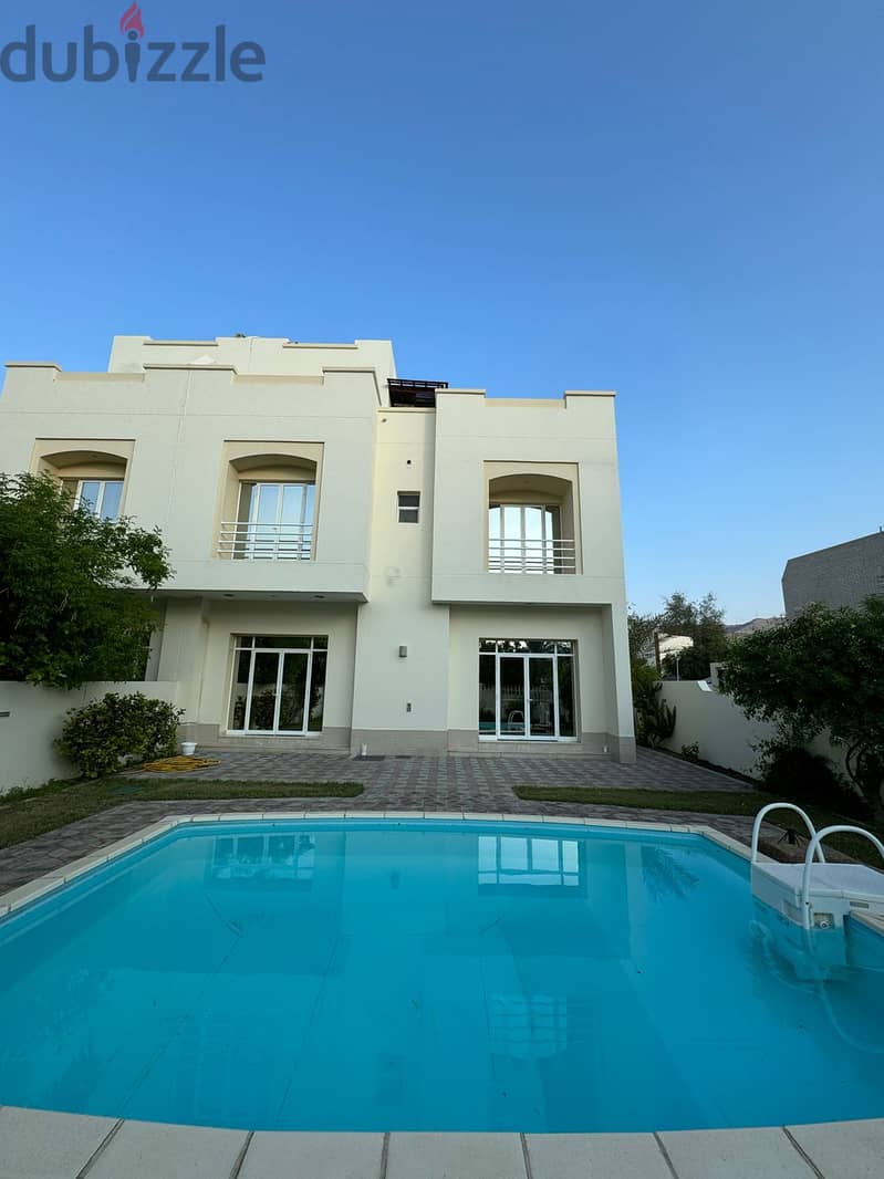 SPACIOUS 5 BEDROOM VILLA FOR RENT IN MQ WITH SWIMMING POOL 3