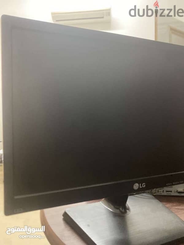 LG Flatron E1942C-BN شاشة 18.5 بوصة VGA 1366x768 مع حامل 0