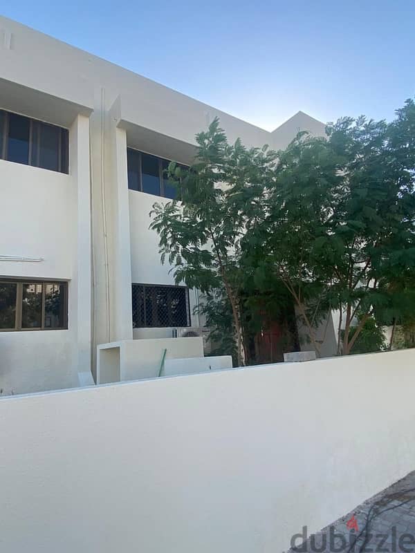 villa for rent in qurum 9