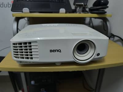 Benq projector 70 riyal